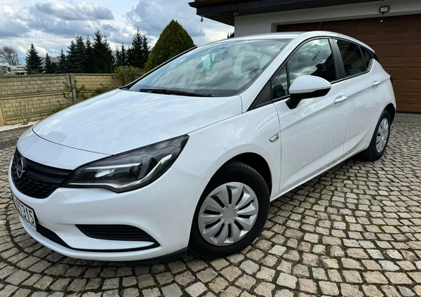 Opel Astra cena 31900 przebieg: 215000, rok produkcji 2016 z Gniezno małe 172